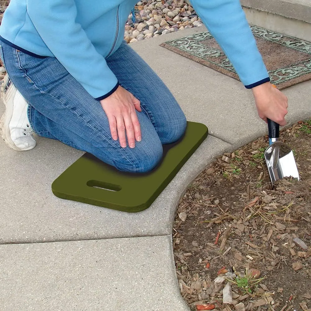 Fiskars Garden Kneeling Pad, 11" x 18" Lightweight and Thick EVA Foam Knee Cushion with Handle for Gardening, Cleaning, or Construction - Moisture and Rip Resistant, Gardening Supplies, Green