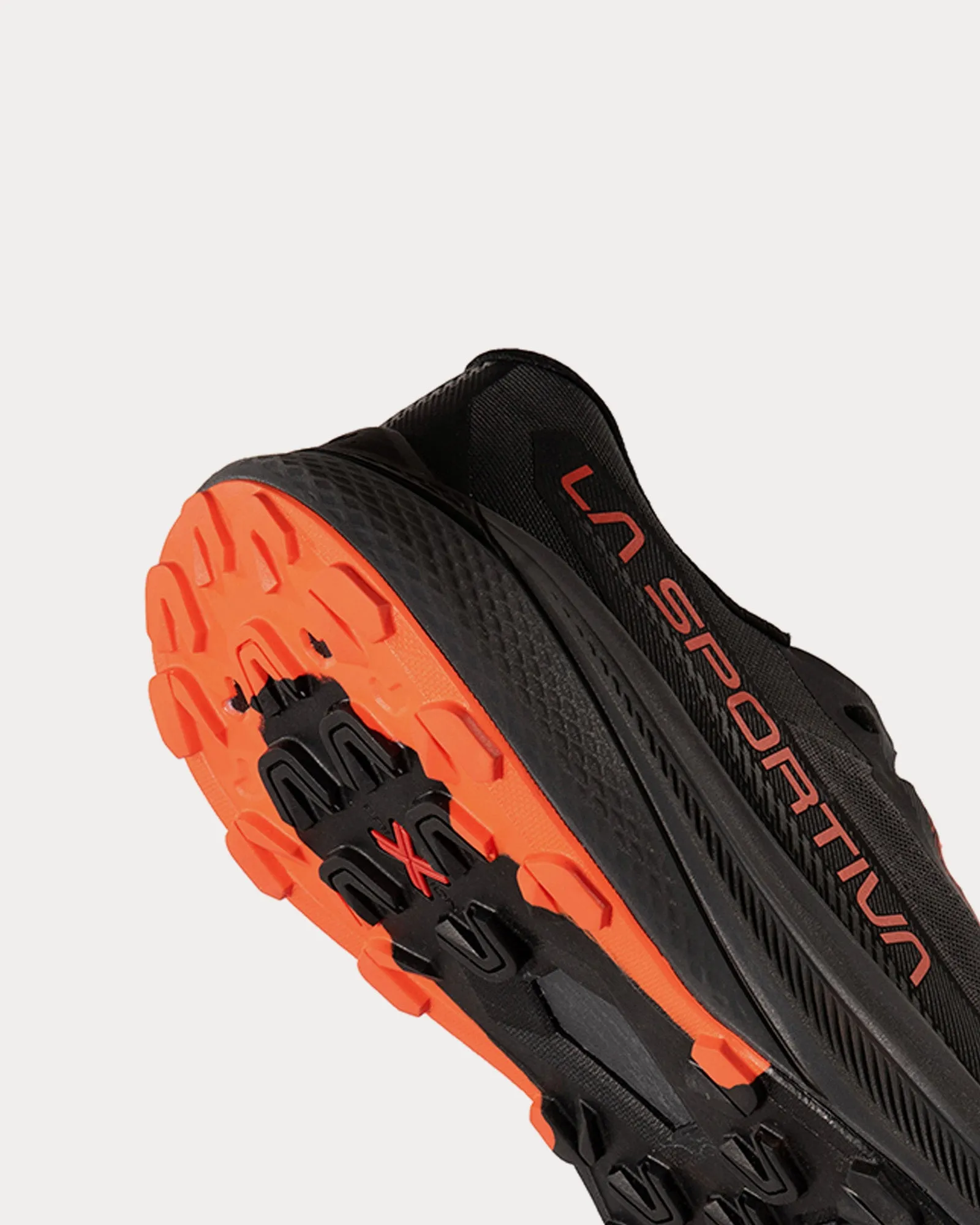 Prodigio Carbon / Cherry Tomato Running Shoes