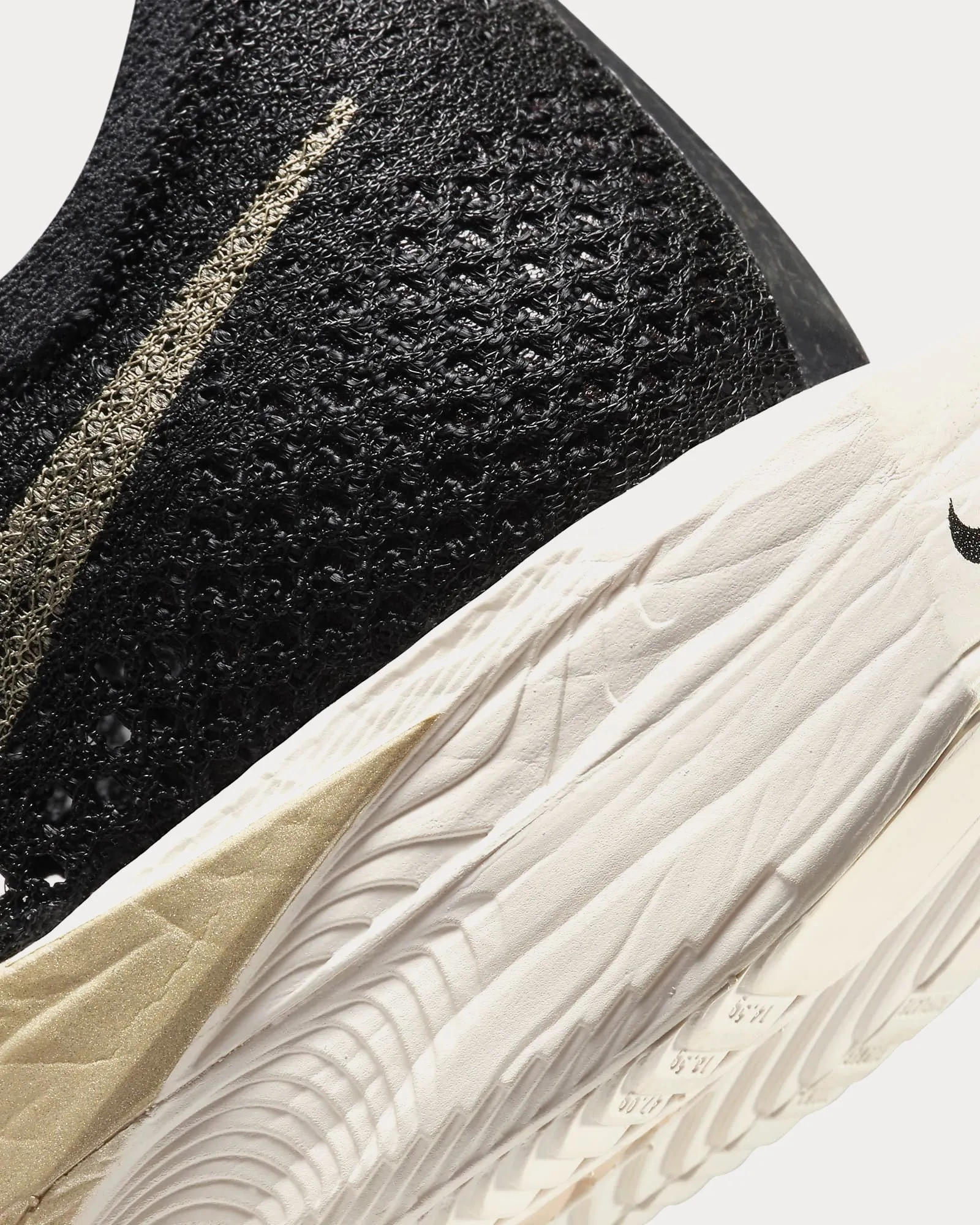 Vaporfly 3 Black / Black / Oatmeal / Metallic Gold Grain Running Shoes